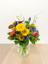 Load image into Gallery viewer, Seasonal Vibrant Vase Arrangement - Basic