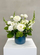 Load image into Gallery viewer, Midnight Blooms Centerpiece
