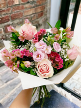 Load image into Gallery viewer, Sweetheart Bouquet - 2 sizes
