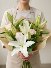 Load image into Gallery viewer, Lily Blossom Bouquet
