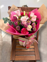 Load image into Gallery viewer, Sweetheart Bouquet - 2 sizes
