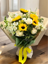 Load image into Gallery viewer, Sunflower and White Rose Bouquet - Premium

