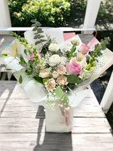 Load image into Gallery viewer, Ranuculus Ballet Blush
