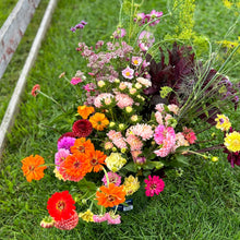 Load image into Gallery viewer, Summer/ Fall Floral Subscription - 50% off delivery
