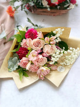 Load image into Gallery viewer, Sweetheart Bouquet - 2 sizes
