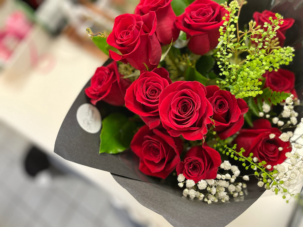 Mother's Day- Half Dozen Roses Bouquet
