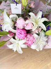 Load image into Gallery viewer, Pretty Pastel Hand-tied Bouquet
