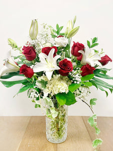 Grand Beauty Roses and Lily Bouquet