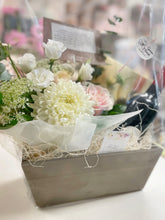 Load image into Gallery viewer, Wine, Flower and Chocolate Gift Set

